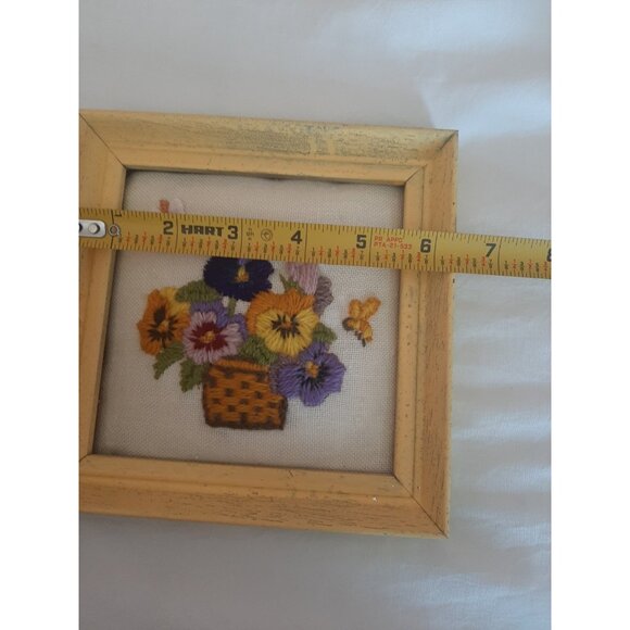 Vintage Crewel Framed Jiffy Stitchery Sunset Designs Pansy Basket 256A w Shells - Picture 5 of 6